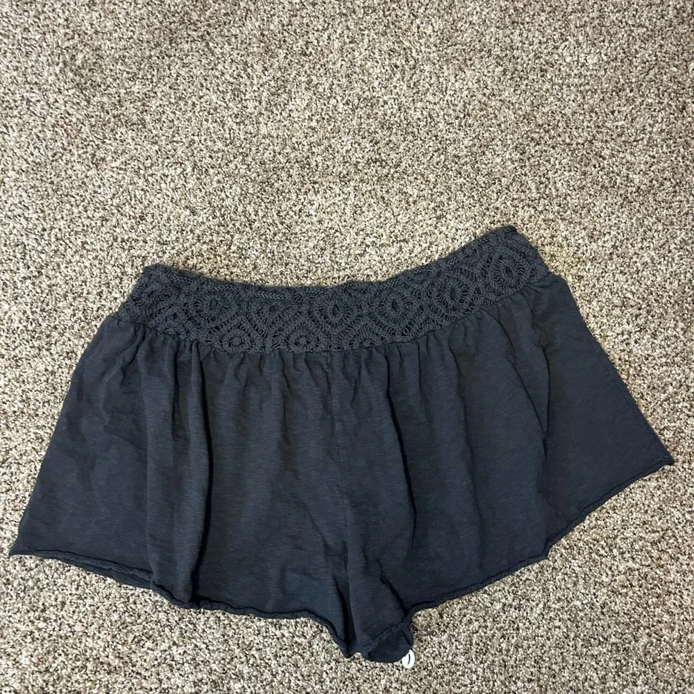 Aerie Women’s Shorts Size Large - Picture 3 of 3